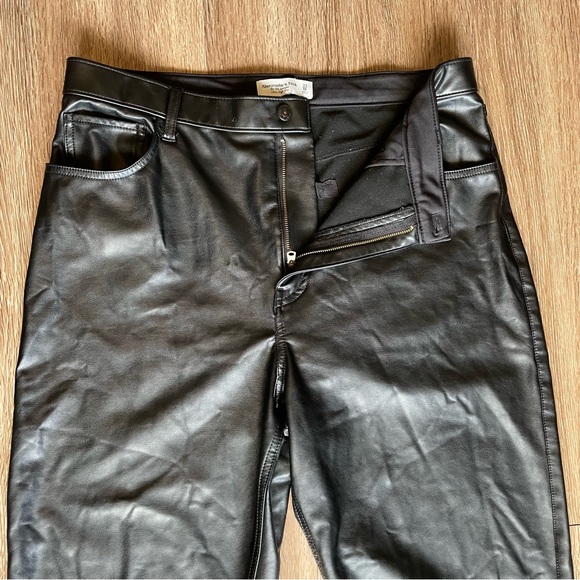 Abercrombie & Fitch The 90s Straight Ultra High Rise Black Faux Leather Pants 16 - Picture 13 of 16